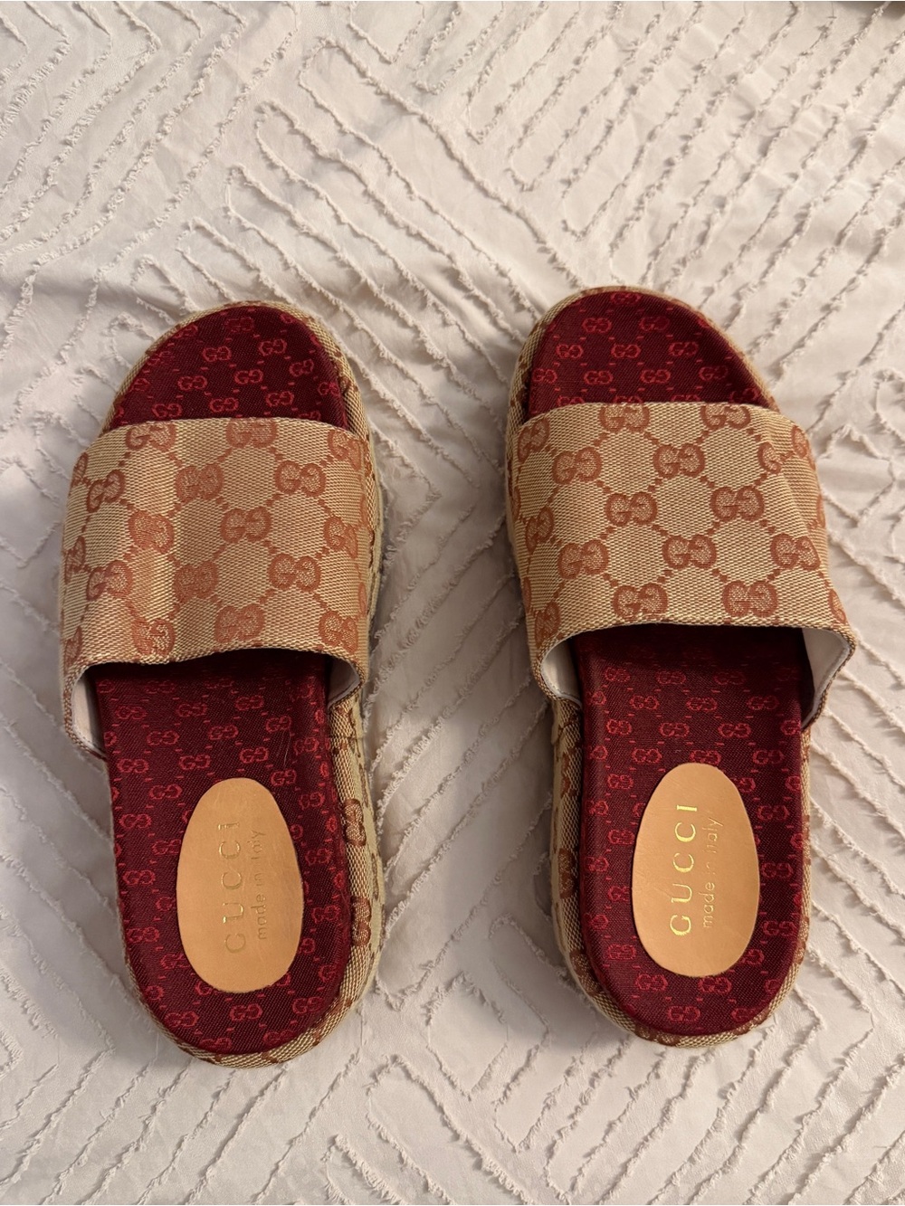Women’s trendy fashion Beige & Burgundy Monogram Slide Sandals